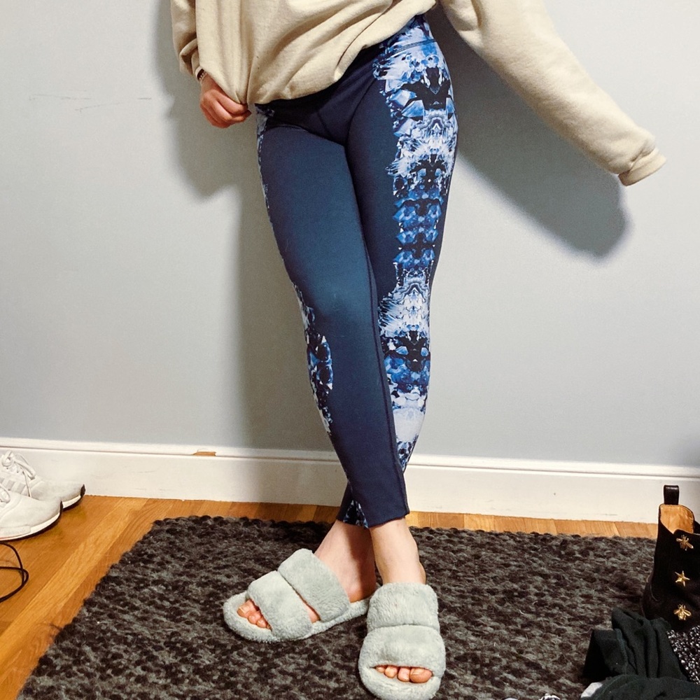 alo yoga leggings